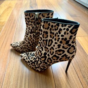 NEW Alice + Olivia Celyn Leopard Print Calf Hair Stiletto Ankle Boots NEVER WORN